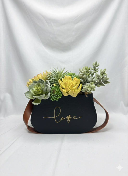 Kivaar love black S- succulent arrangement ￼